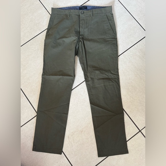 Banana Republic Men's Olive Chinos - Picture 1 of 7